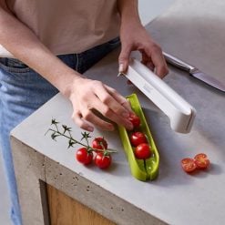 Alternative view of Joseph Joseph 1000063 Saving Slicing Tool