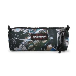 Eastpak EK0003722W3  BENCHMARKSINGLE CUT-OUT DARK
In our Cut-Out Dark colourway
Single zippered compartment
Crafted from 100% polyester
Water-resistant fabric