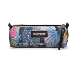 Eastpak EK0003722W4  BENCHMARK SINGLE CUT-OUT LIGHT
In our Cut-Out Light colourway
Single zippered compartment
Crafted from 100% polyester
Water-resistant fabric
