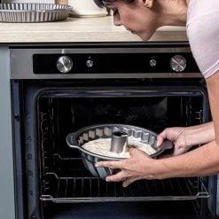 Kitchenaid CC003297-001 Aluminium Bundt Cake Mould Silver, 24 cm x 24 cm x 11.6 cm - Image 3
