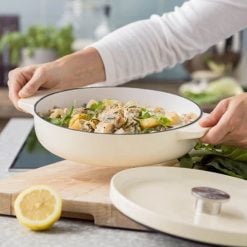 Kitchenaid CC009010-001 26 cm Cast Iron Pan/Saucepan With Lid - Image 3